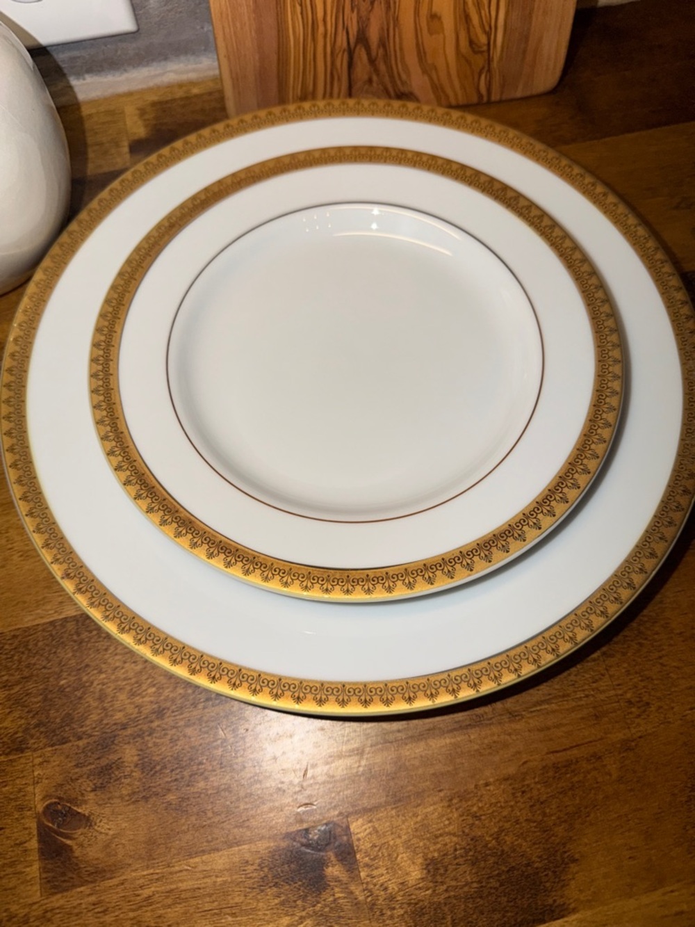 Elegant White Porcelain Dinner Plates with Gold Trim 8 Dinner, 8 salad plates